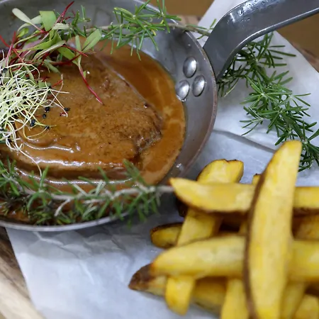 - Hotel, Termas & 4* Monte Real