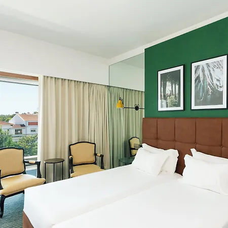 - Hotel, Termas & Monte Real